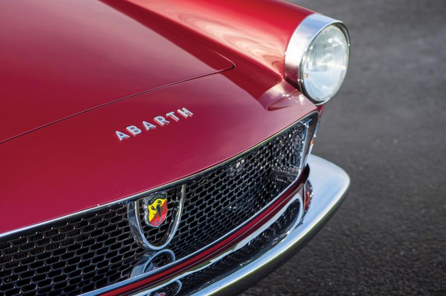 Детали экстерьера Fiat Abarth 2200 Coupe 1959 года  (фото 19 из 22)